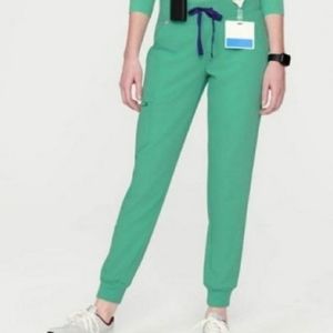 Figs surgical green scrubs-pettite